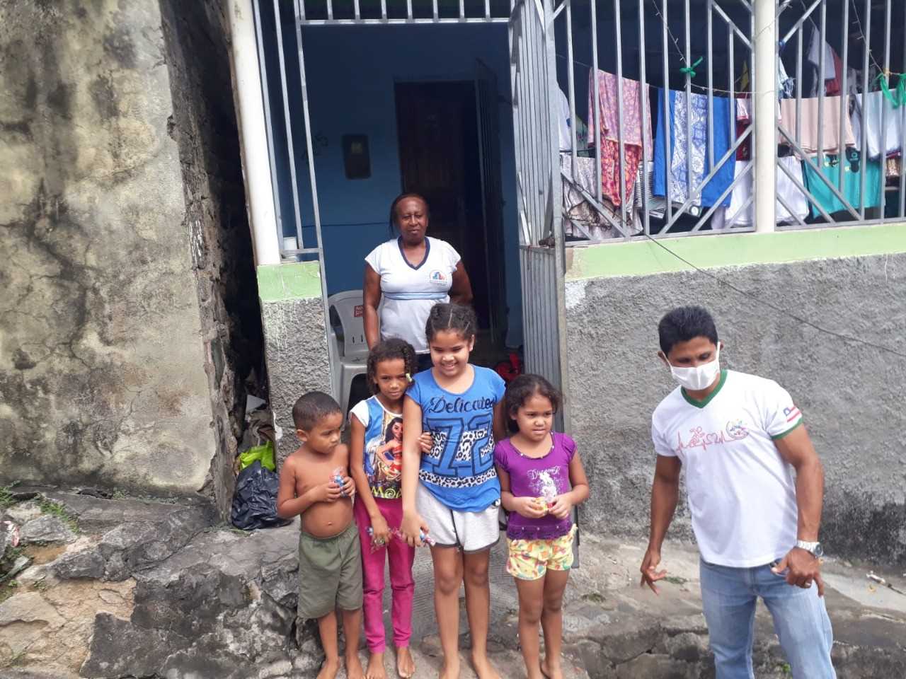Camacã: Unidade de Saúde Luís Castro II antecipa a Páscoa distribuindo chocolates para as crianças